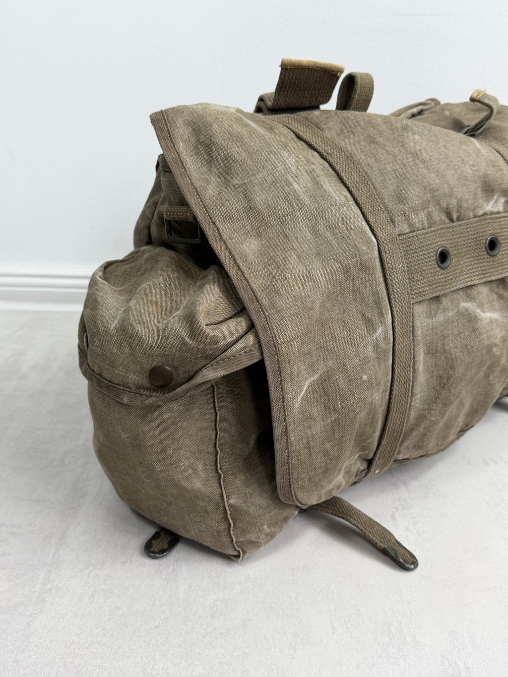 VINTAGE MILITARY CANVAS SHOULDER BAG
