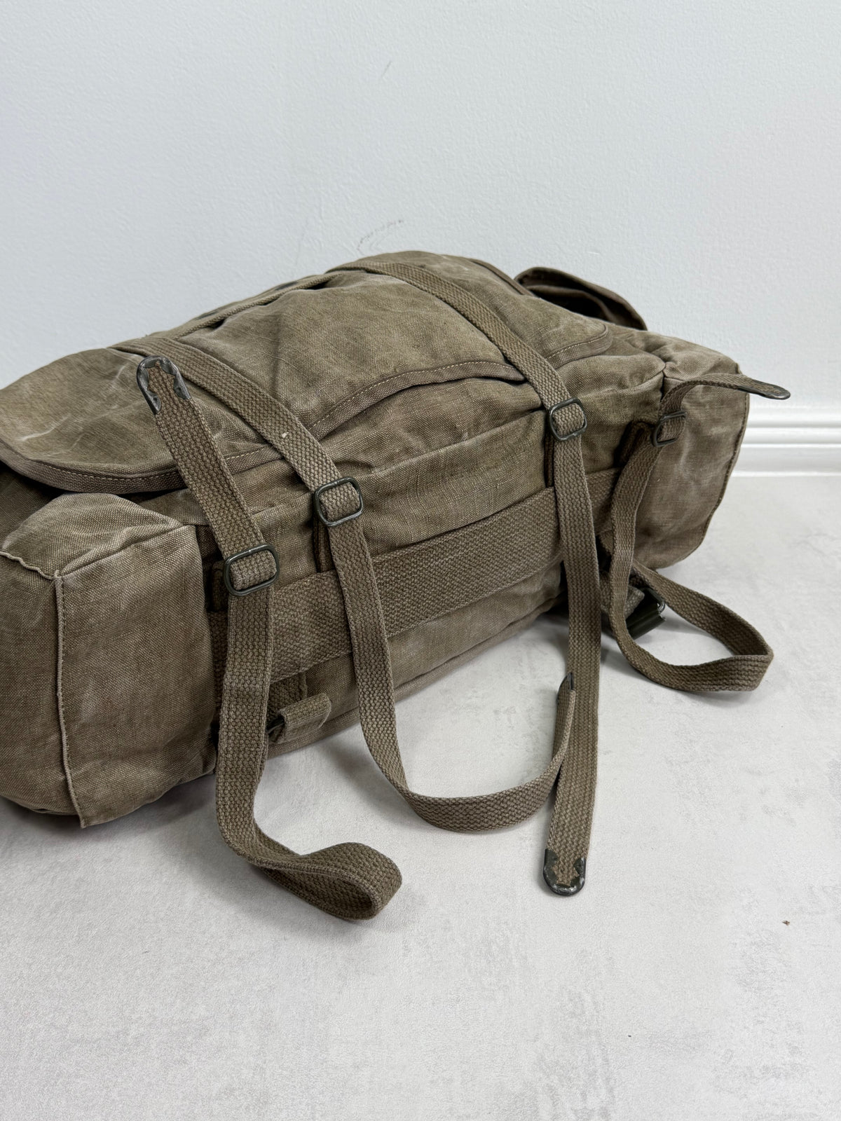 VINTAGE MILITARY CANVAS SHOULDER BAG