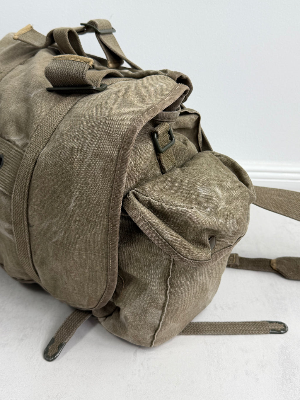VINTAGE MILITARY CANVAS SHOULDER BAG