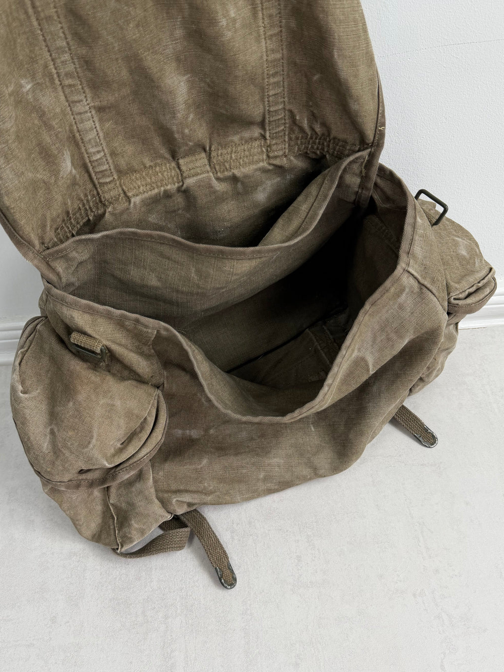 VINTAGE MILITARY CANVAS SHOULDER BAG