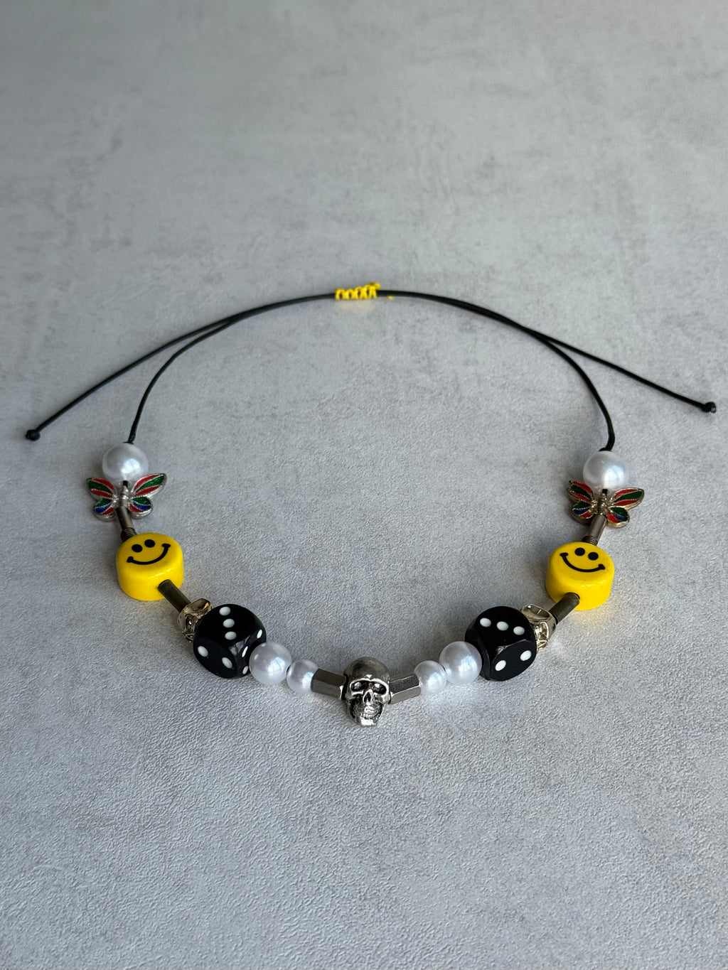 EVAE+ SMILEY PEARL NECKLACE