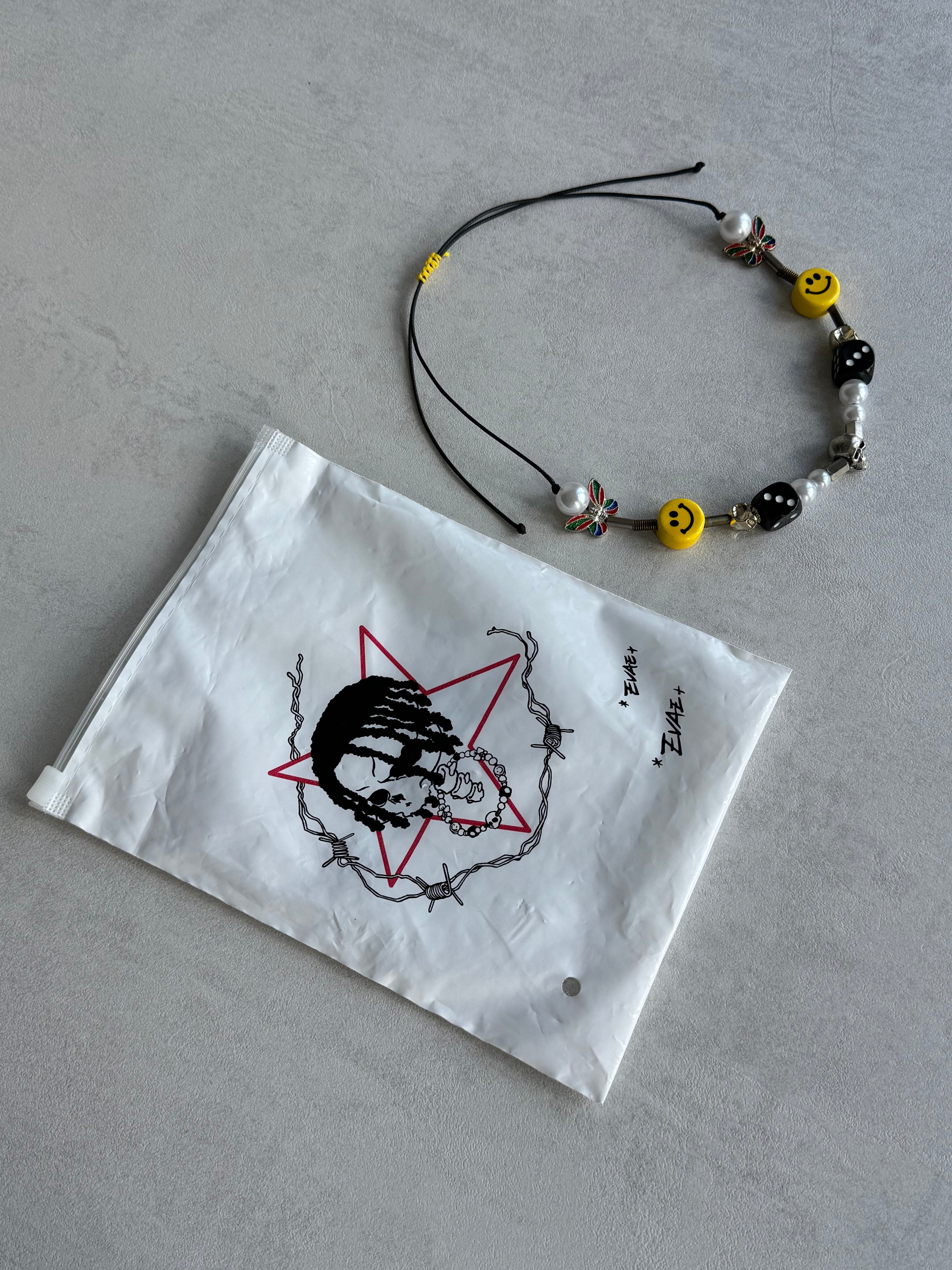 EVAE+ SMILEY PEARL NECKLACE