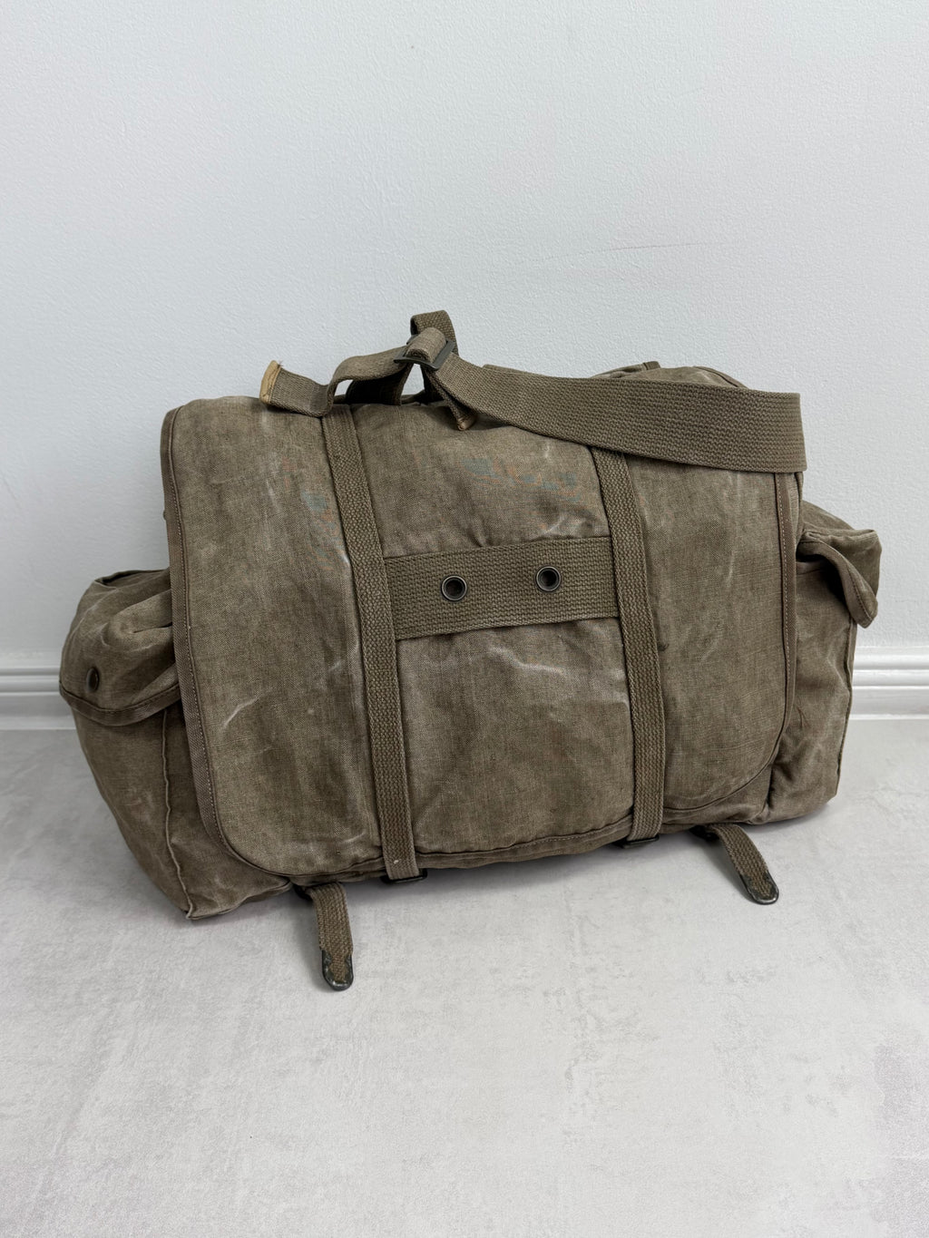 VINTAGE MILITARY CANVAS SHOULDER BAG