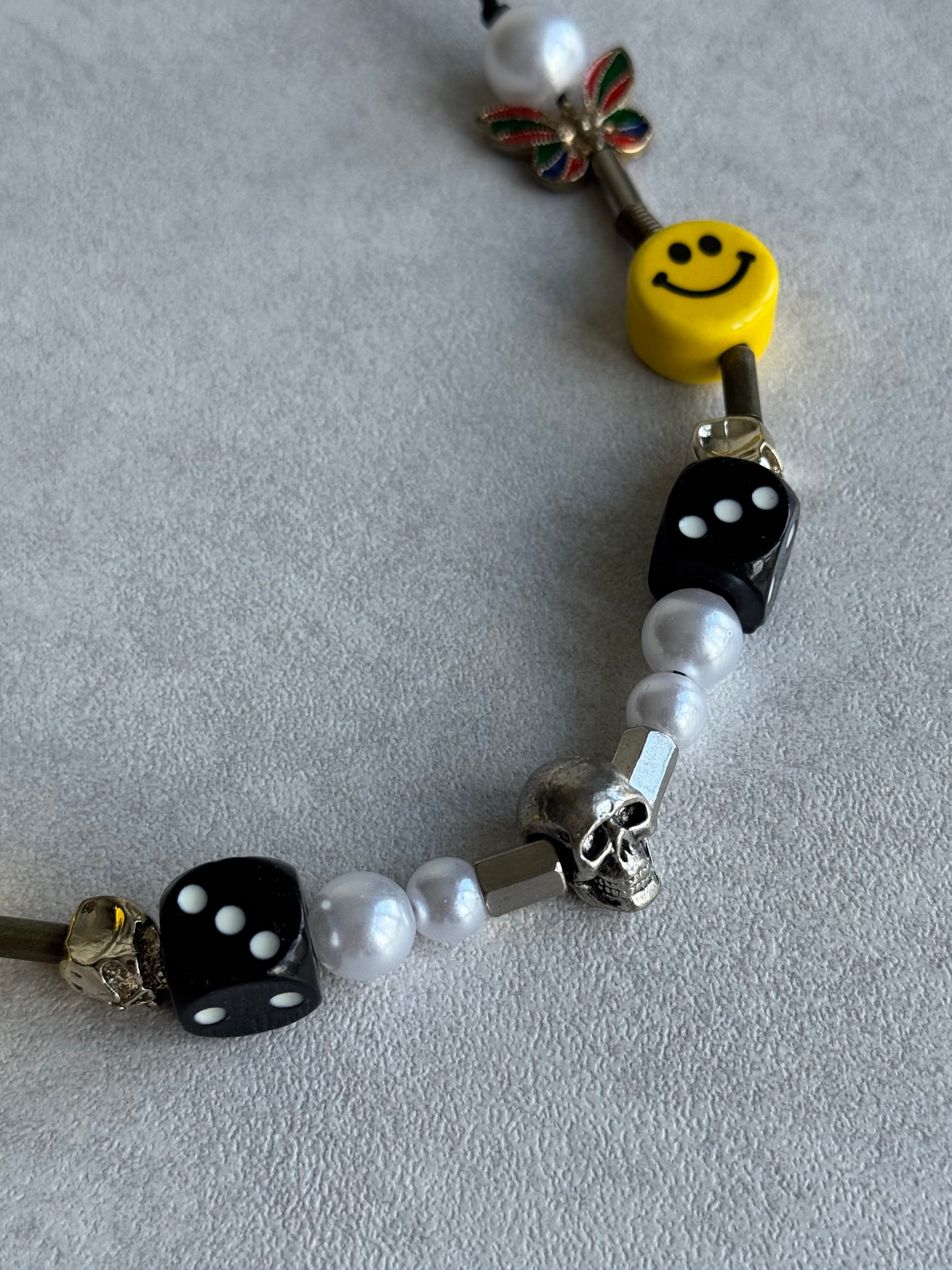 EVAE+ SMILEY PEARL NECKLACE