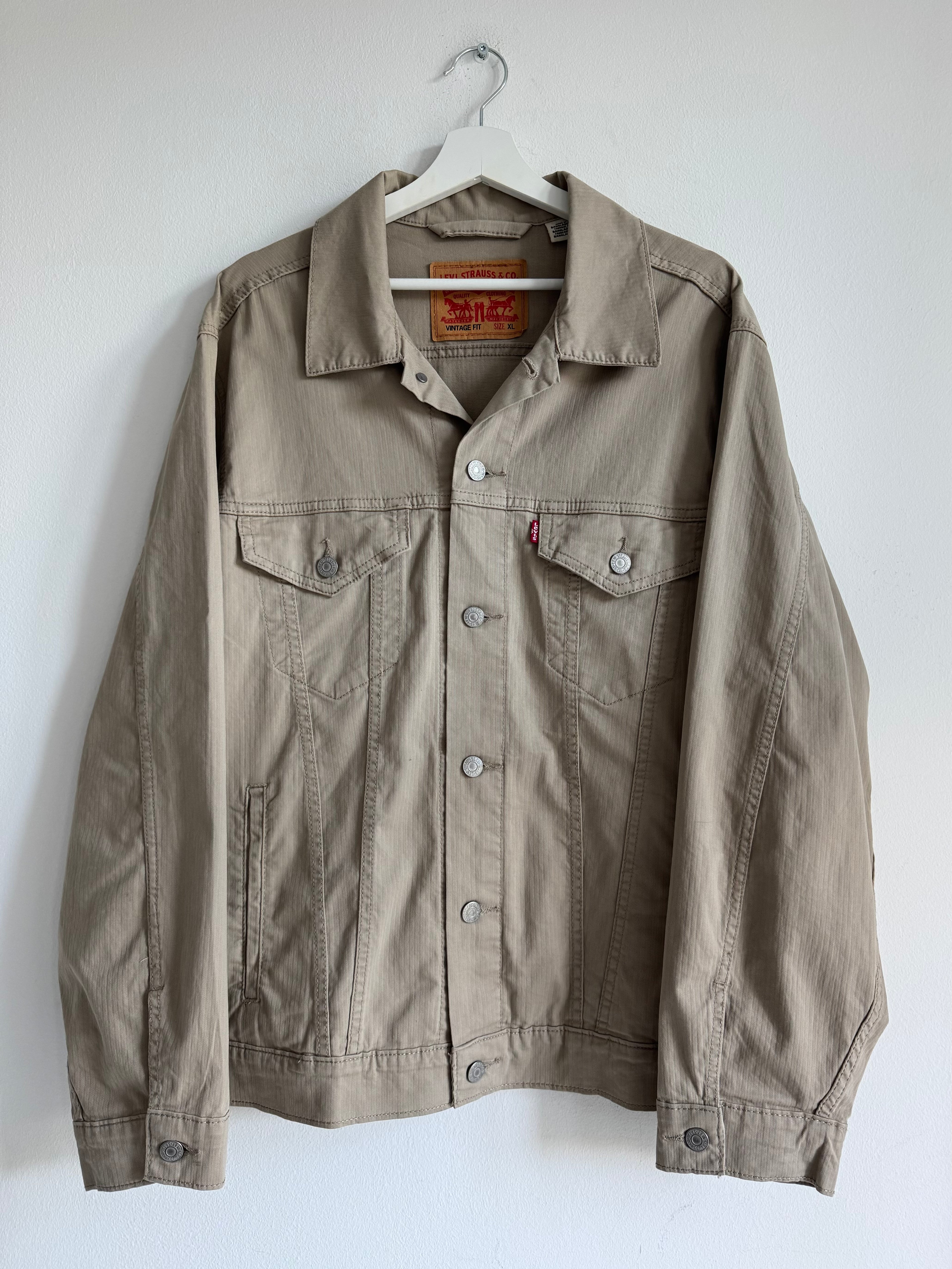 VINTAGE FIT LEVIS JEANS JACKET