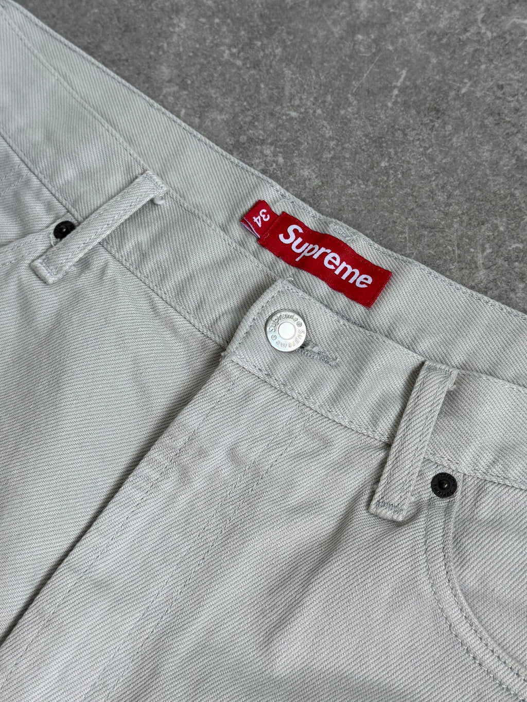 SUPREME BAGGY JEANS