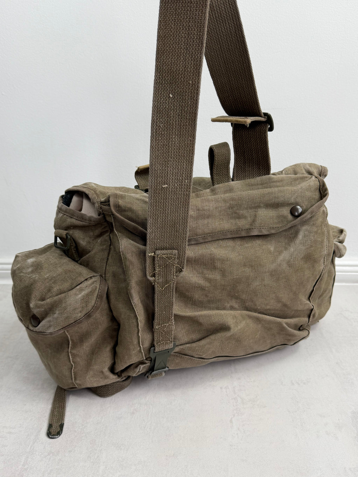 VINTAGE MILITARY CANVAS SHOULDER BAG