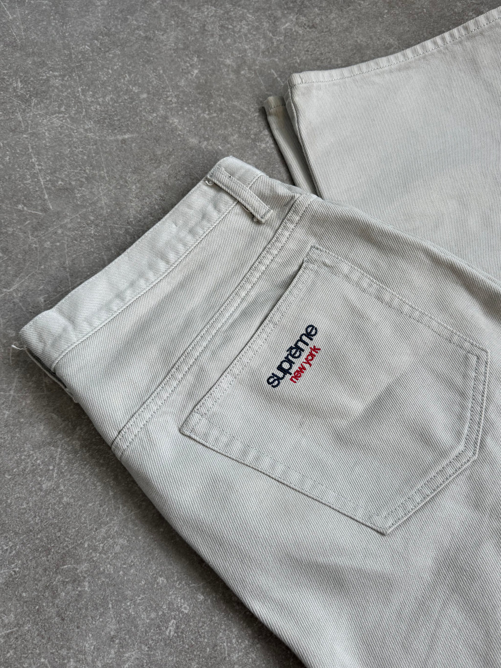 SUPREME BAGGY JEANS