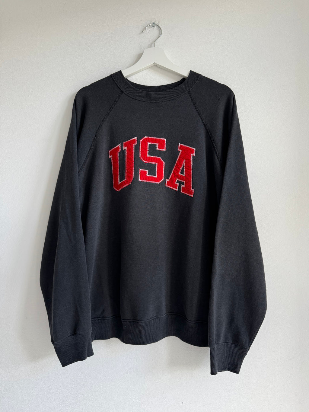 VINTAGE EMBROIDERED "USA" SWEATER