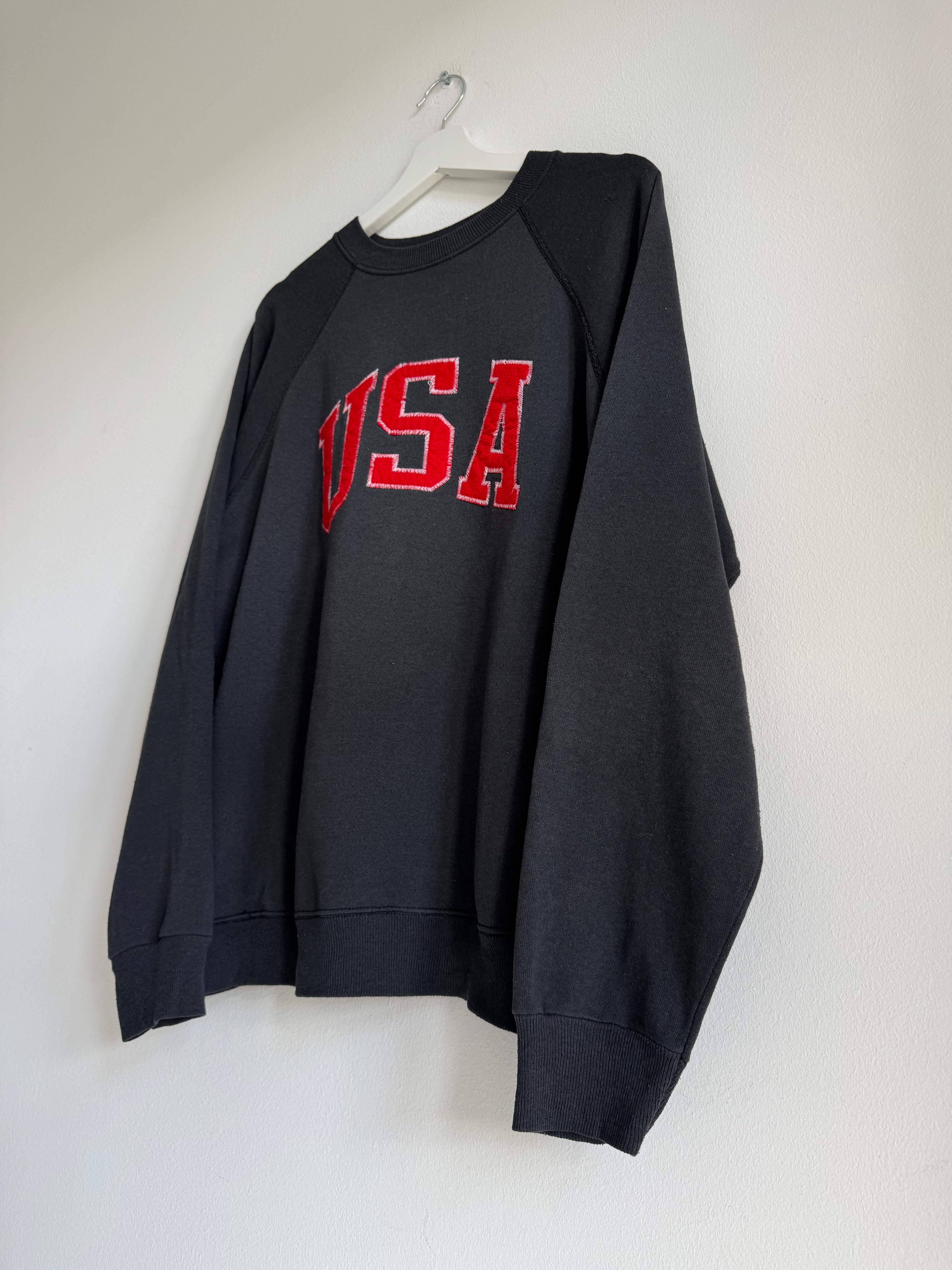 VINTAGE EMBROIDERED "USA" SWEATER