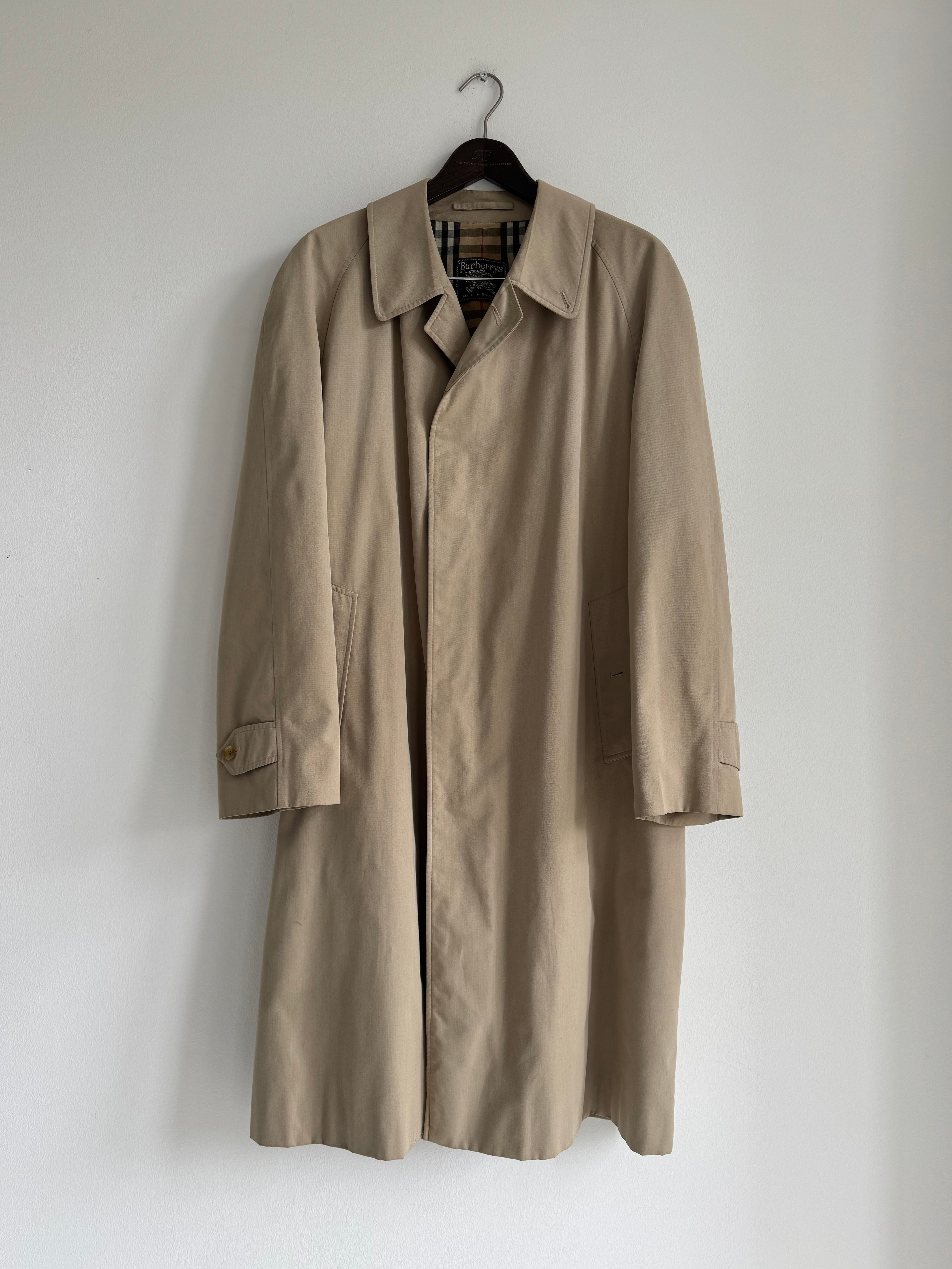 VINTAGE BURBERRY TRENCHCOAT
