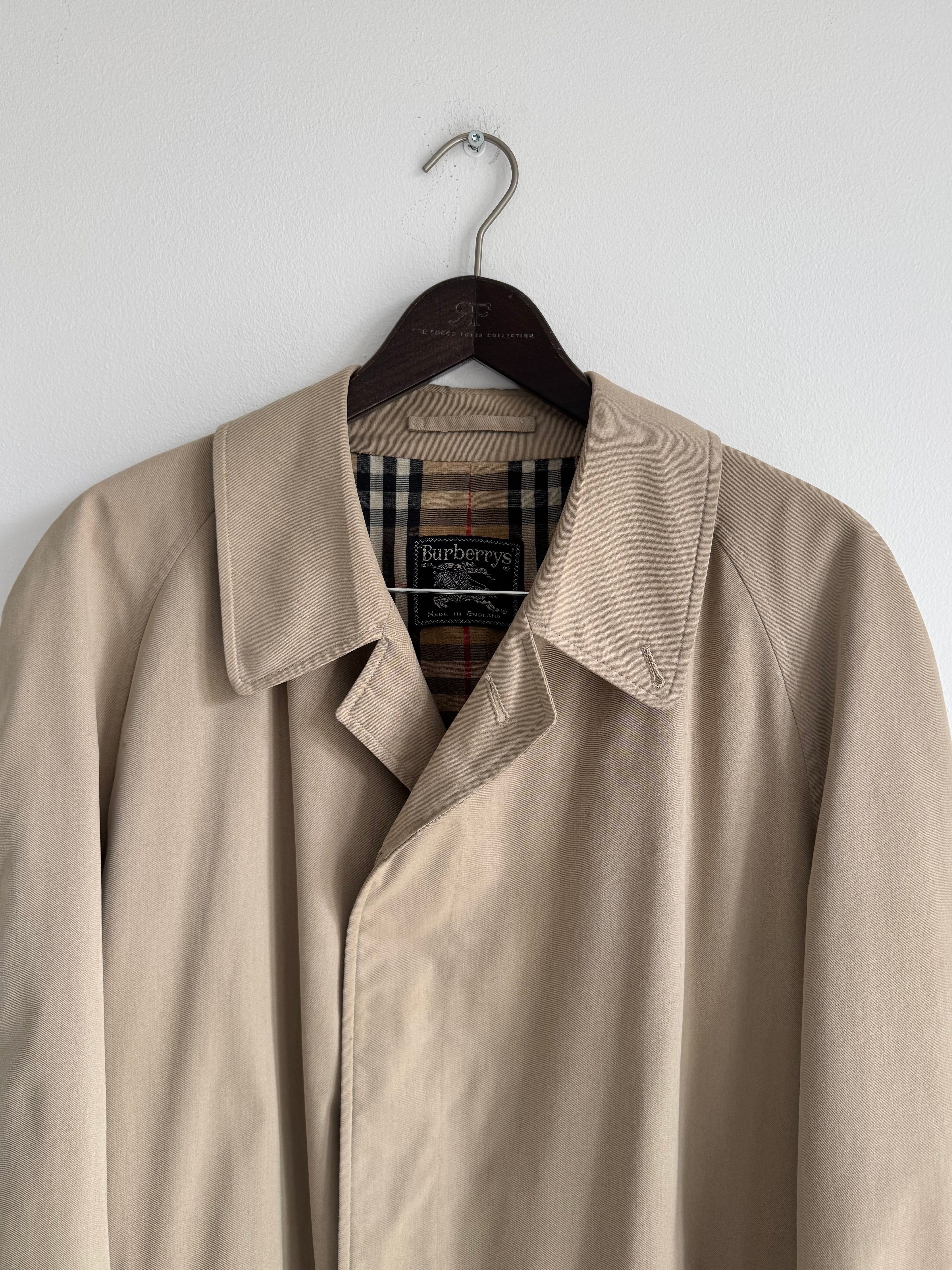 VINTAGE BURBERRY TRENCHCOAT