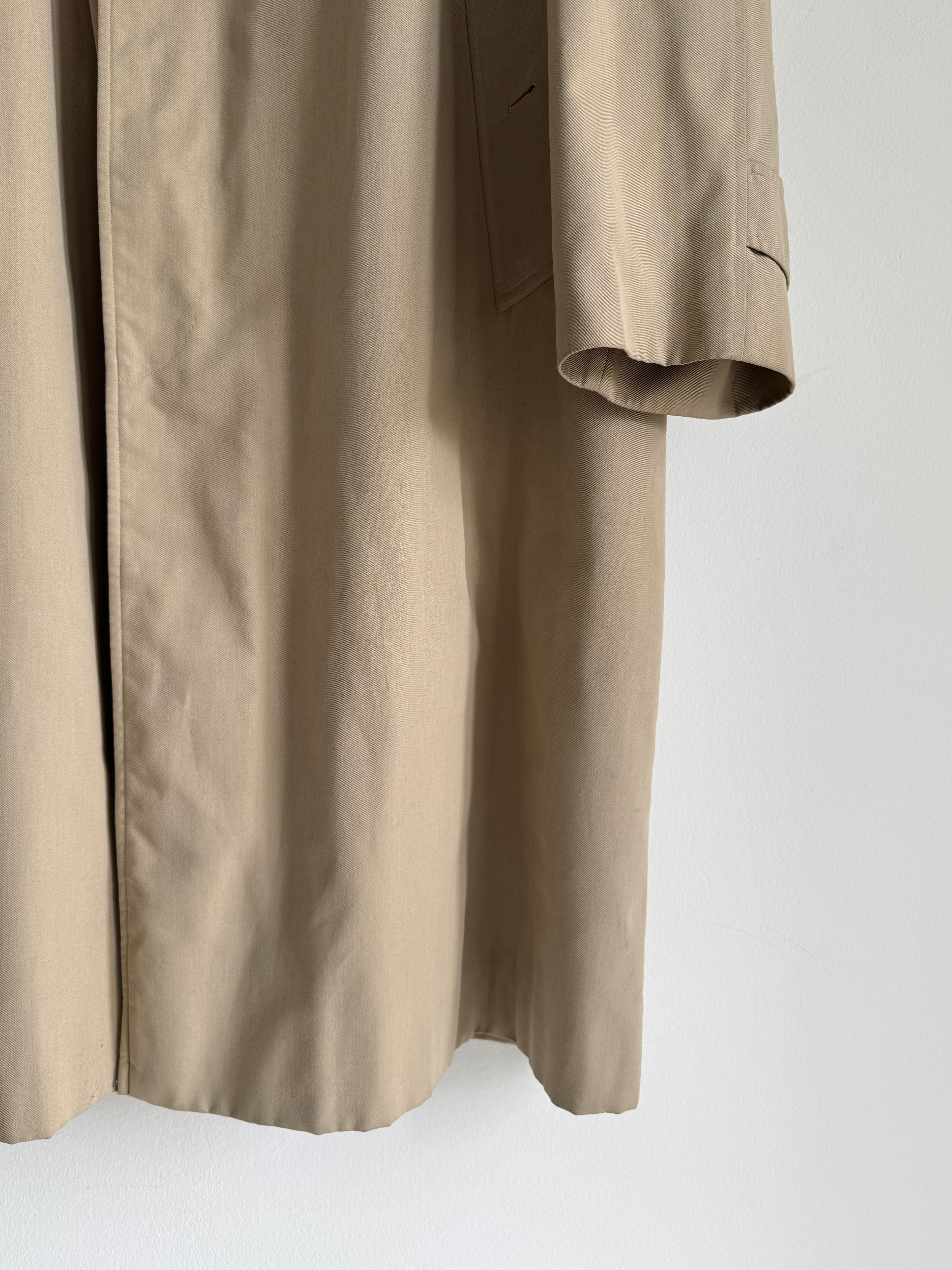 VINTAGE BURBERRY TRENCHCOAT