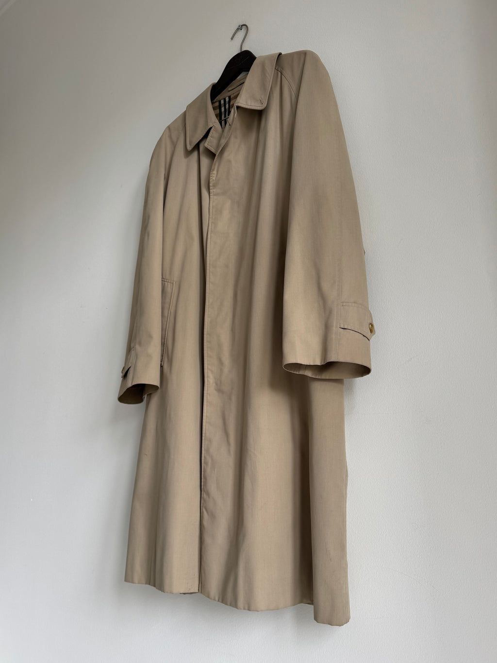 VINTAGE BURBERRY TRENCHCOAT