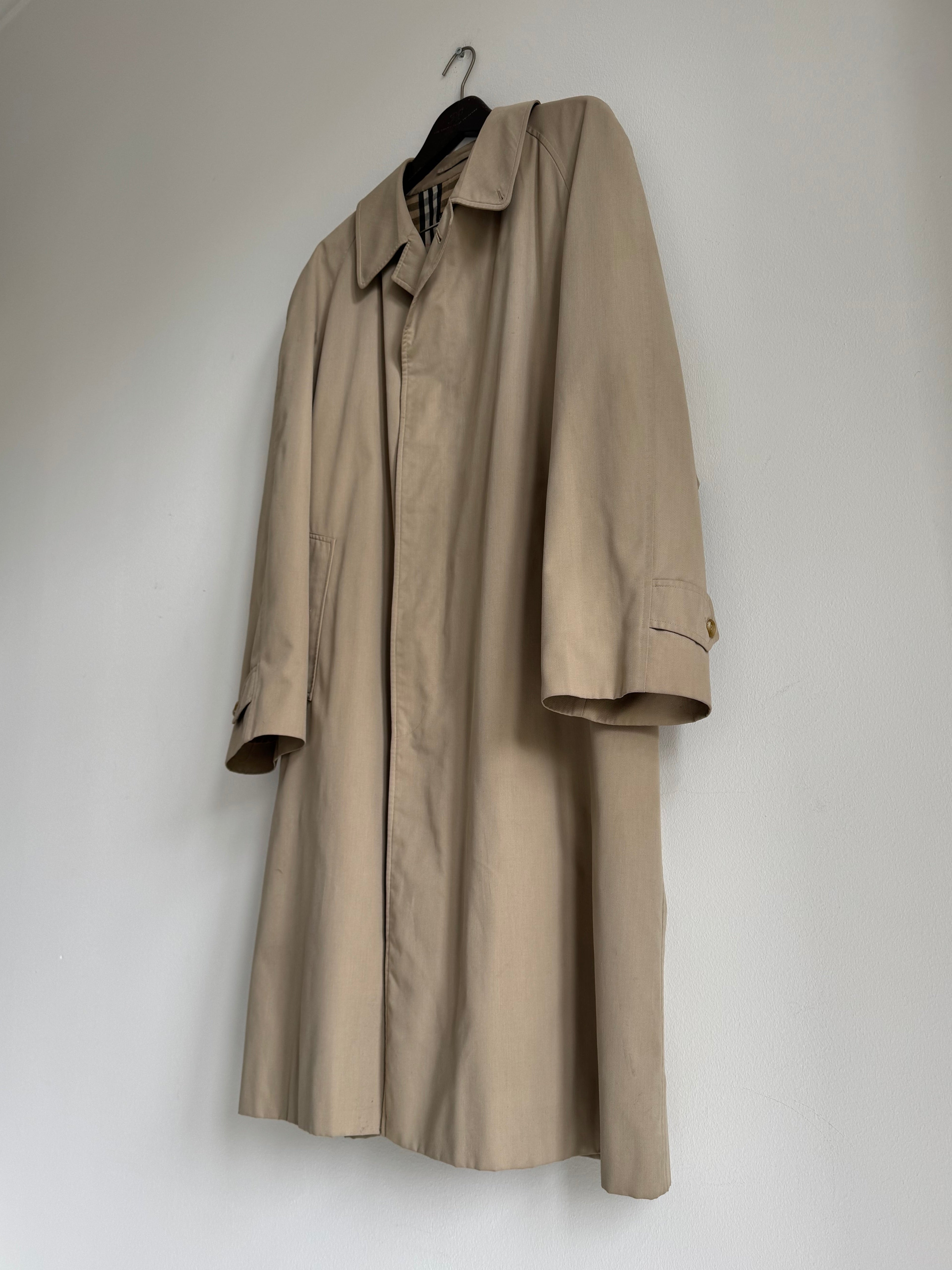VINTAGE BURBERRY TRENCHCOAT