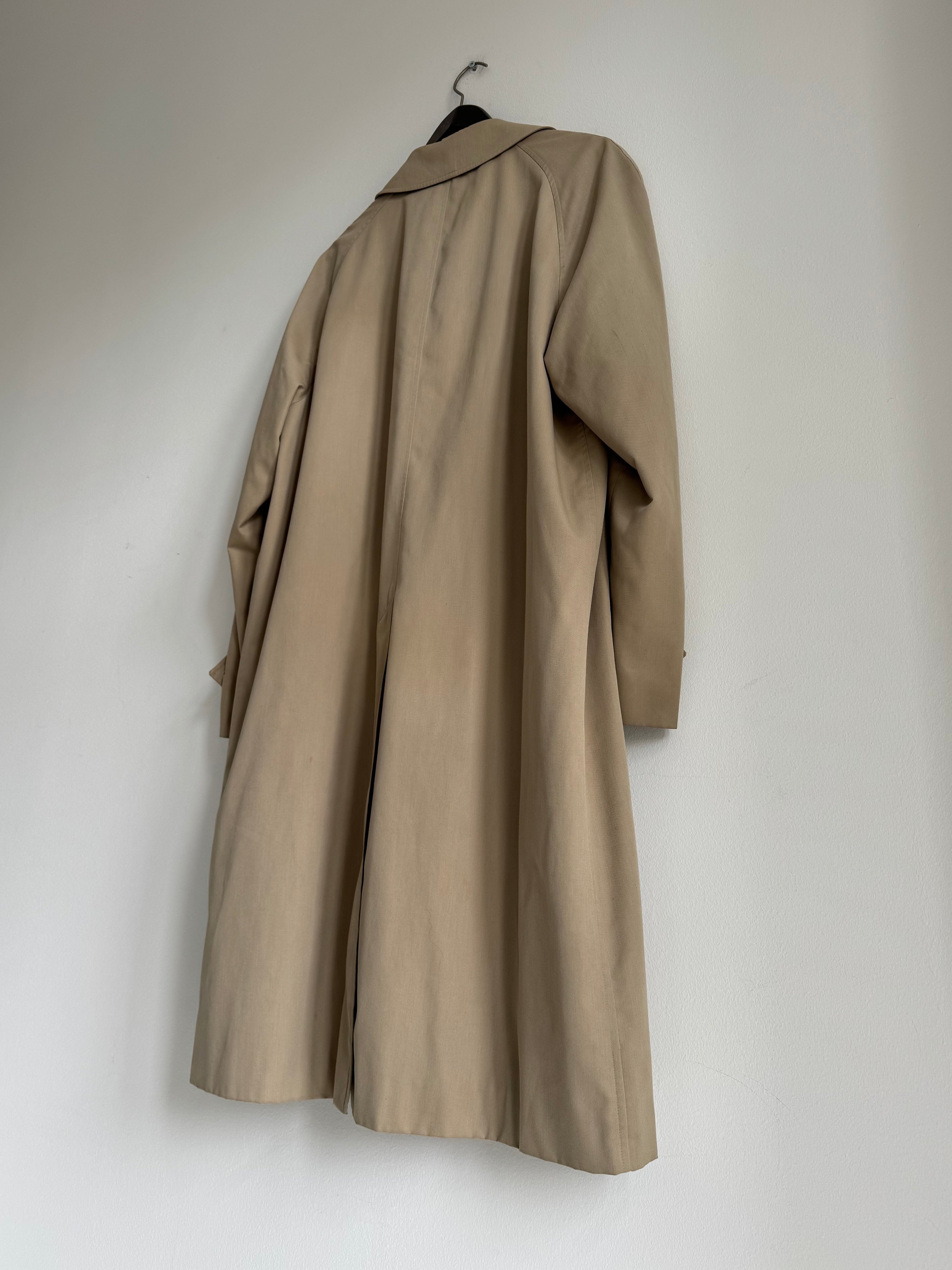 VINTAGE BURBERRY TRENCHCOAT