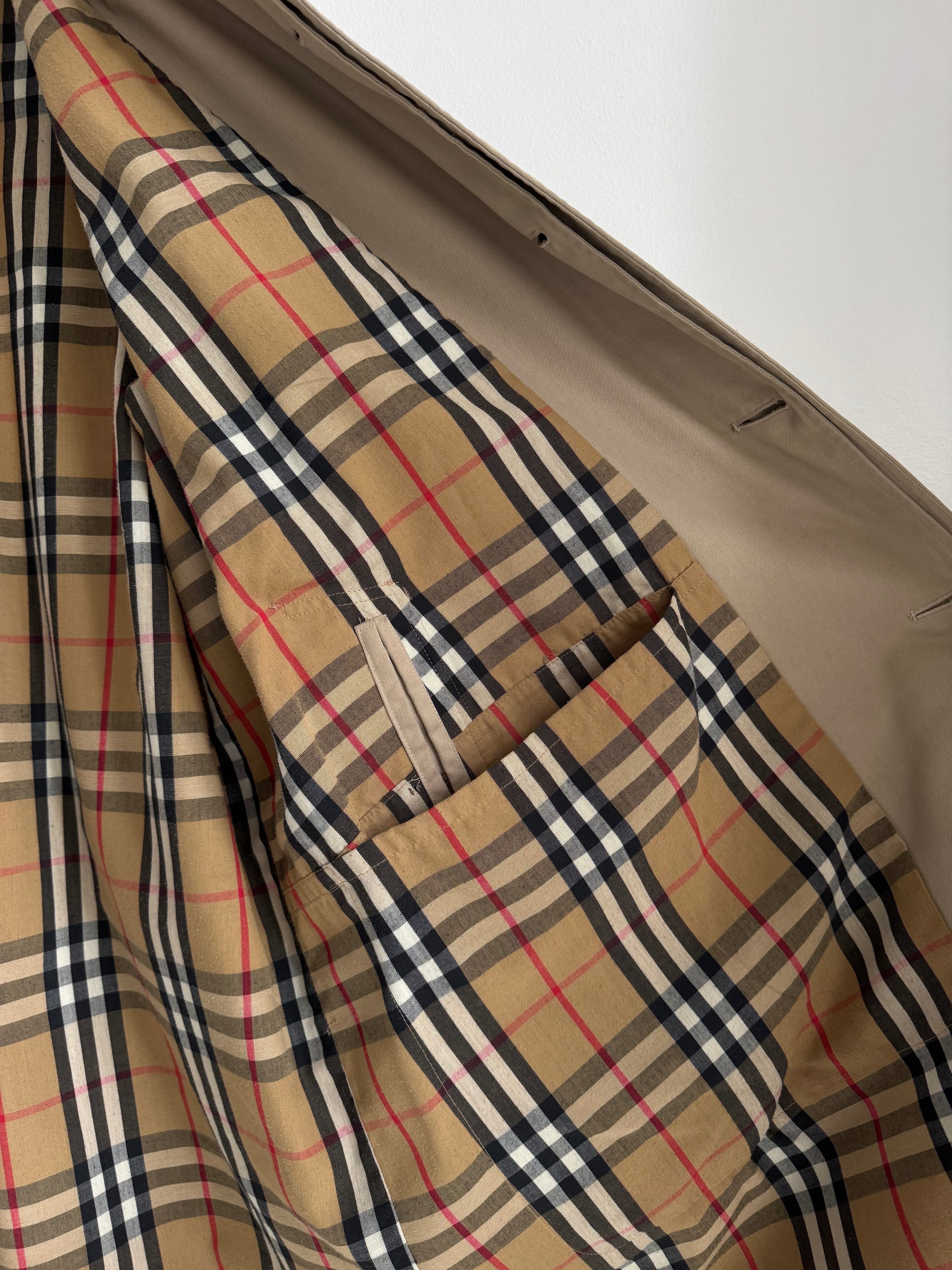 VINTAGE BURBERRY TRENCHCOAT