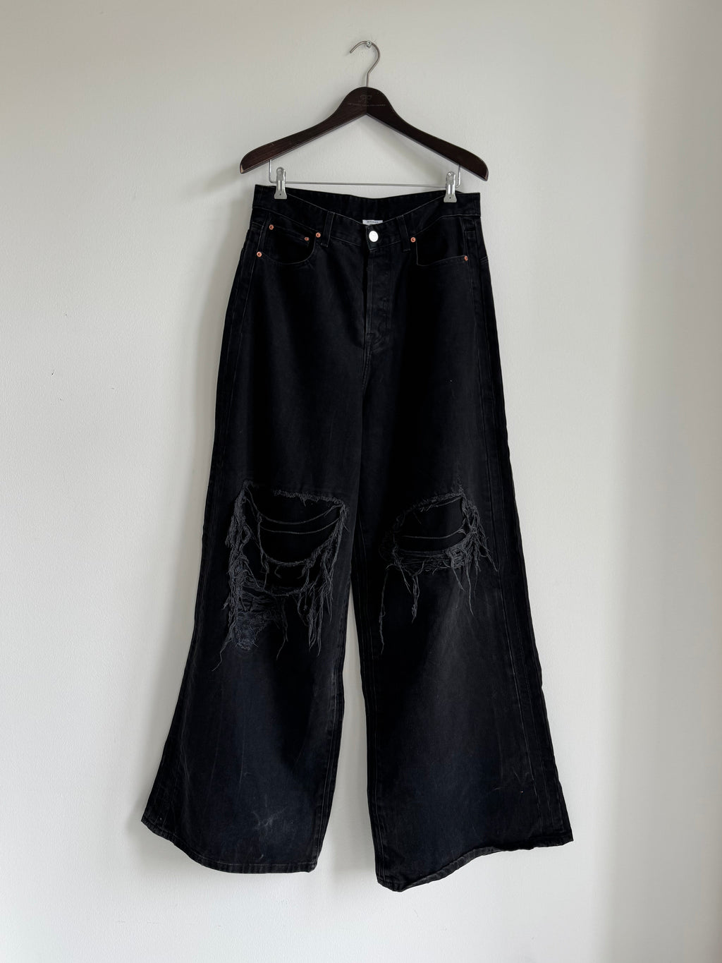 VETEMENTS BIG SHAPE DISTRESSED JEANS