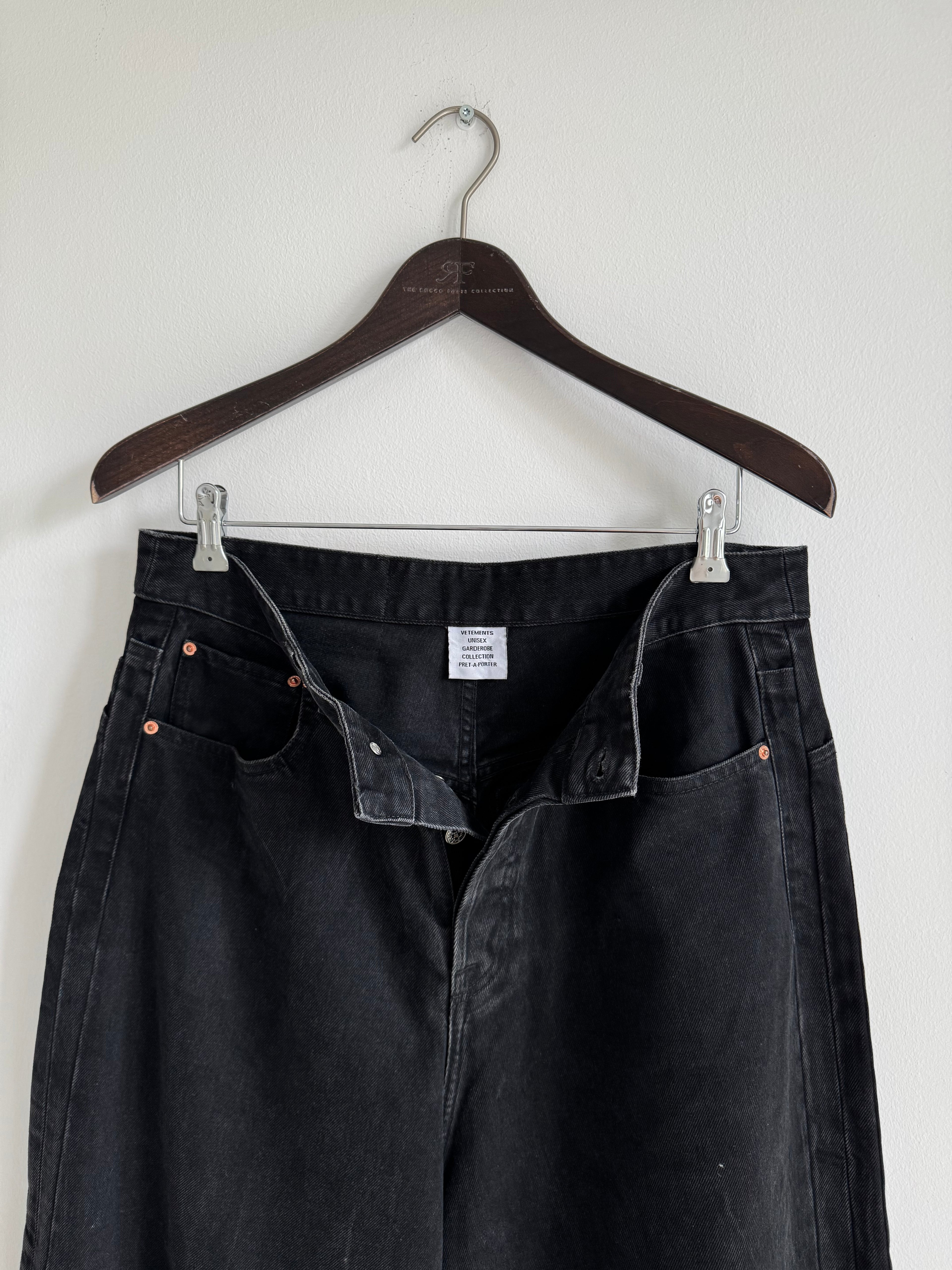 VETEMENTS BIG SHAPE DISTRESSED JEANS