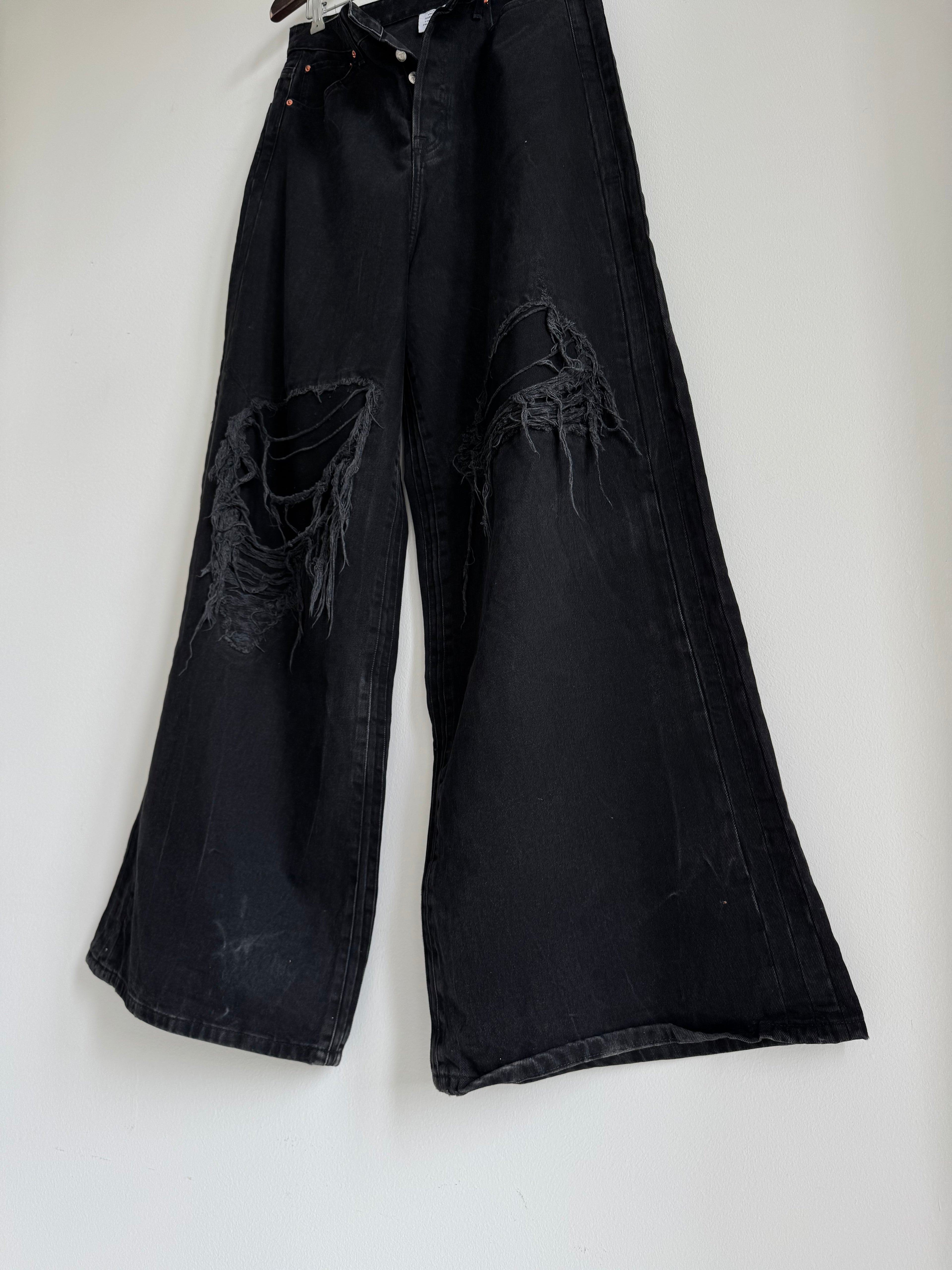 VETEMENTS BIG SHAPE DISTRESSED JEANS
