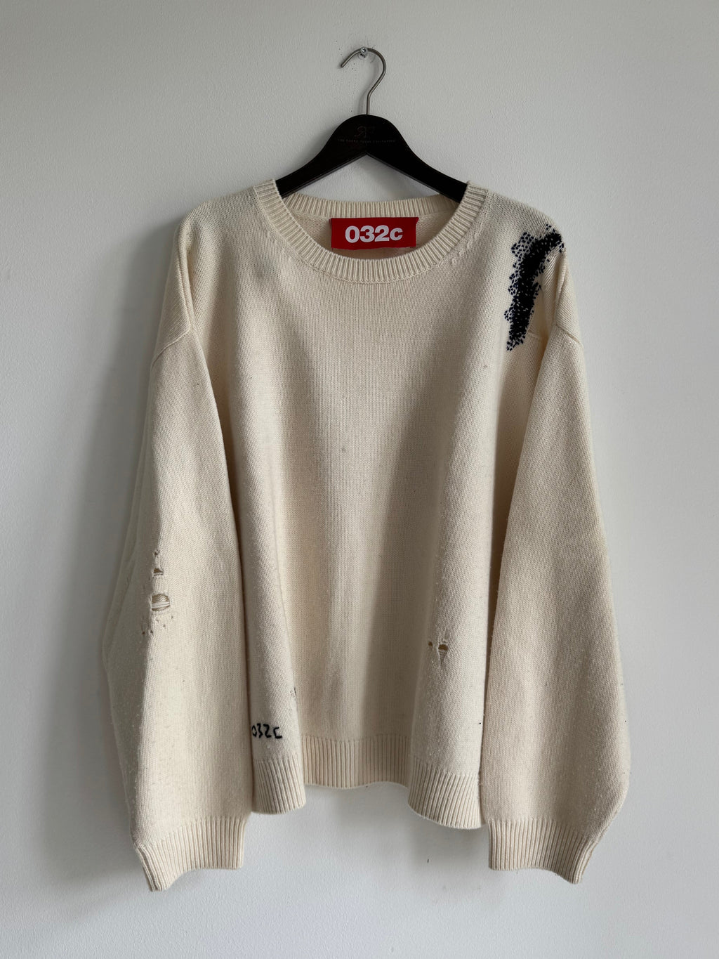 032C DISTRESSED KNIT SWEATER