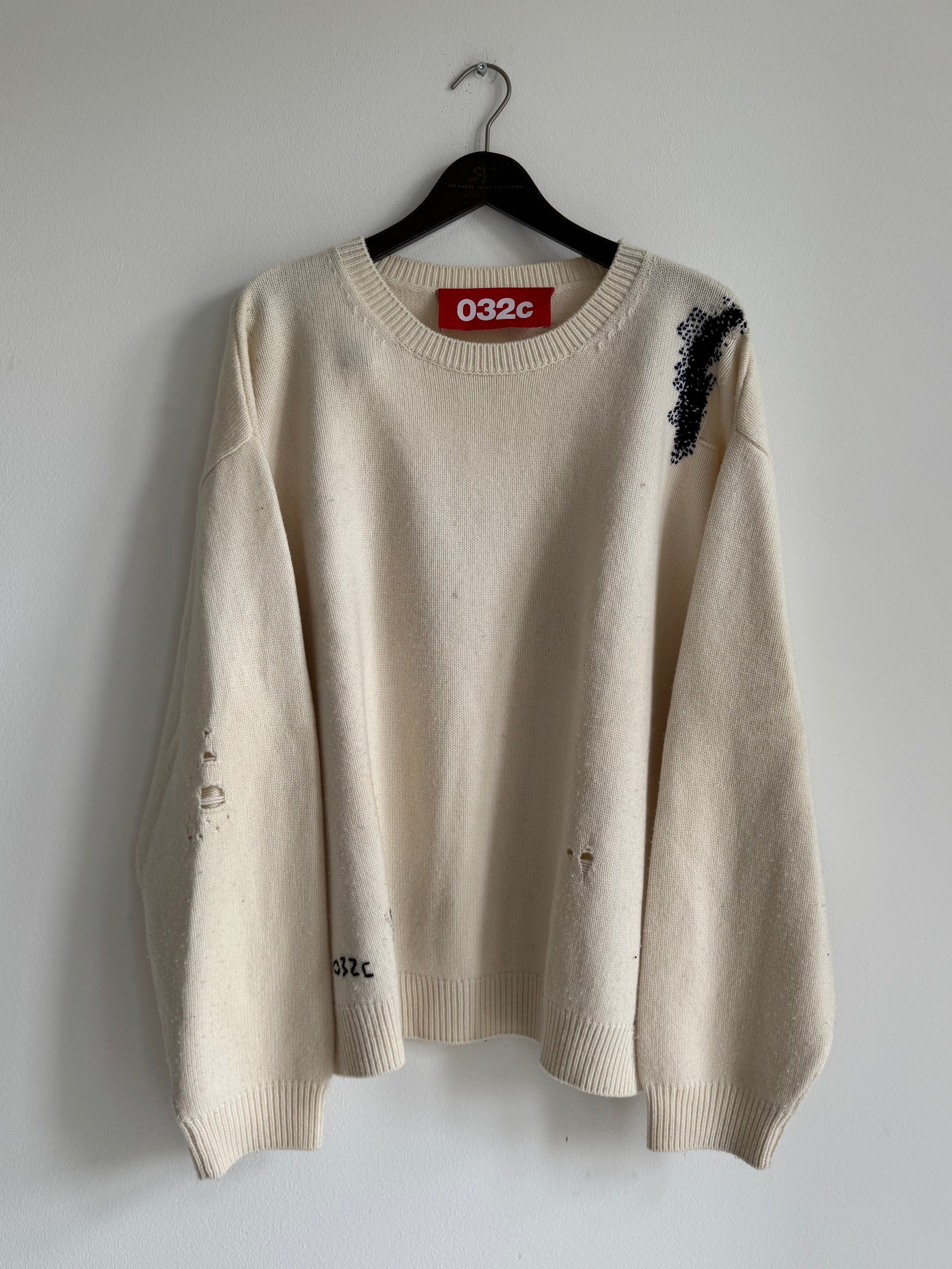 032C DISTRESSED KNIT SWEATER