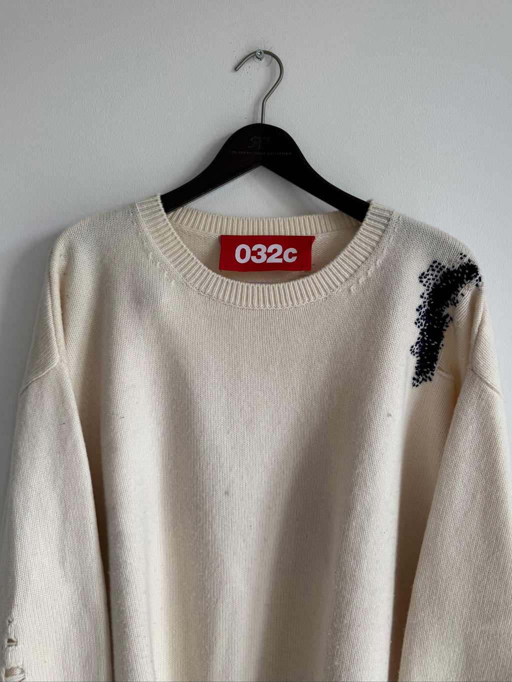 032C DISTRESSED KNIT SWEATER