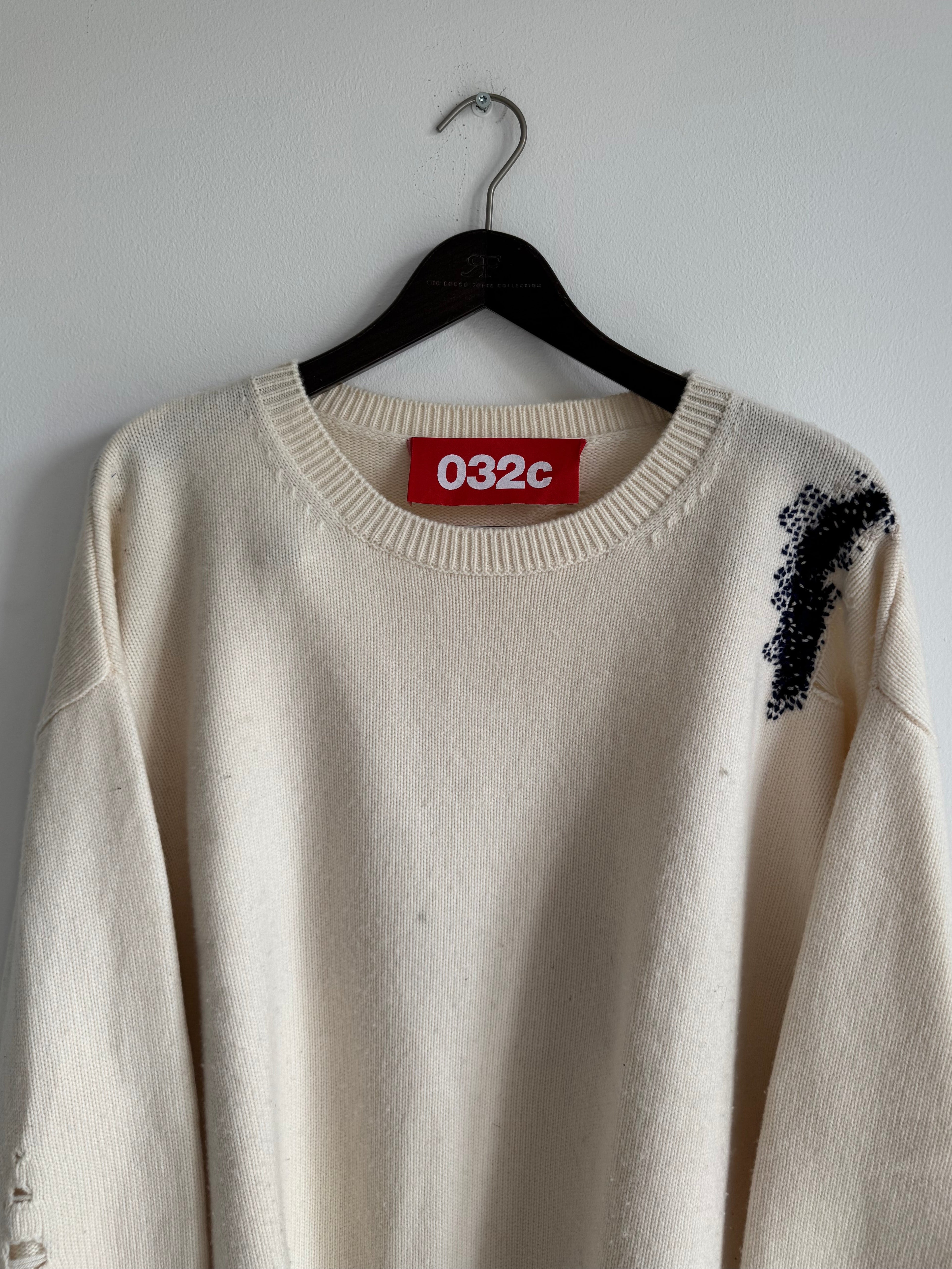 032C DISTRESSED KNIT SWEATER