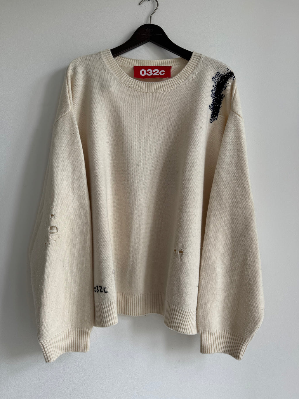 032C DISTRESSED KNIT SWEATER