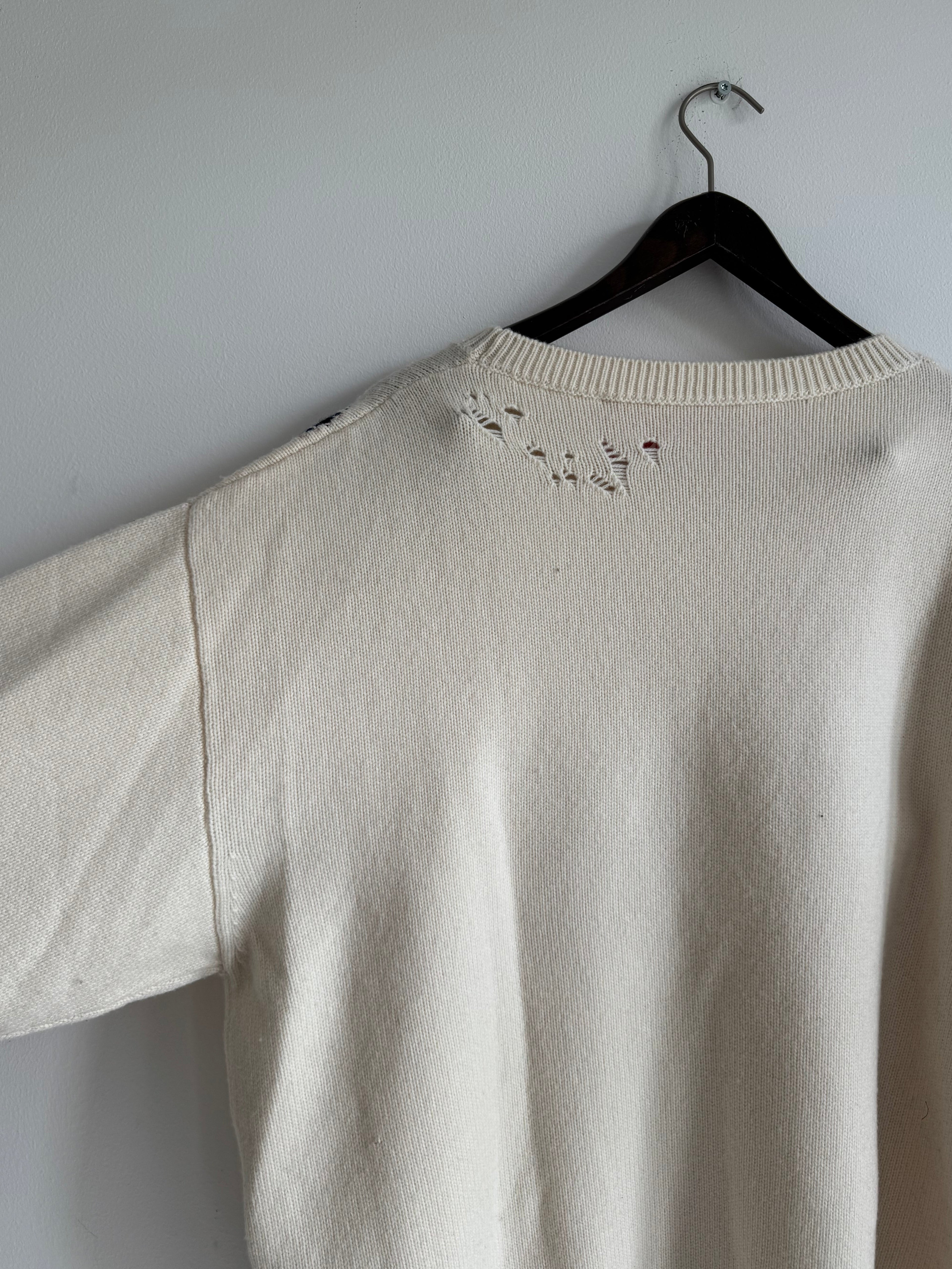 032C DISTRESSED KNIT SWEATER