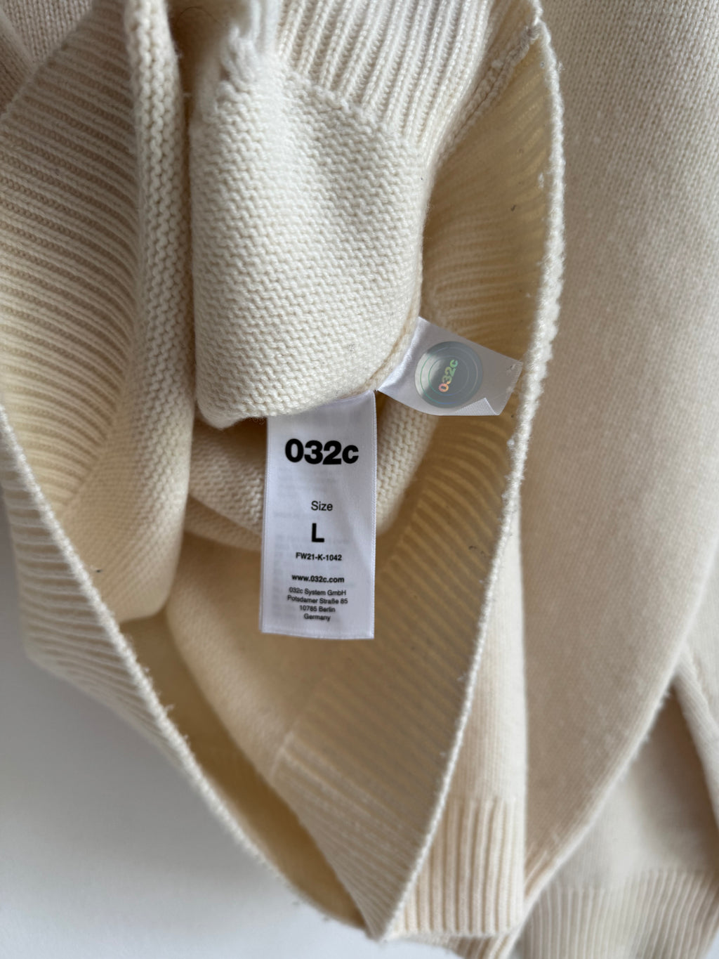032C DISTRESSED KNIT SWEATER