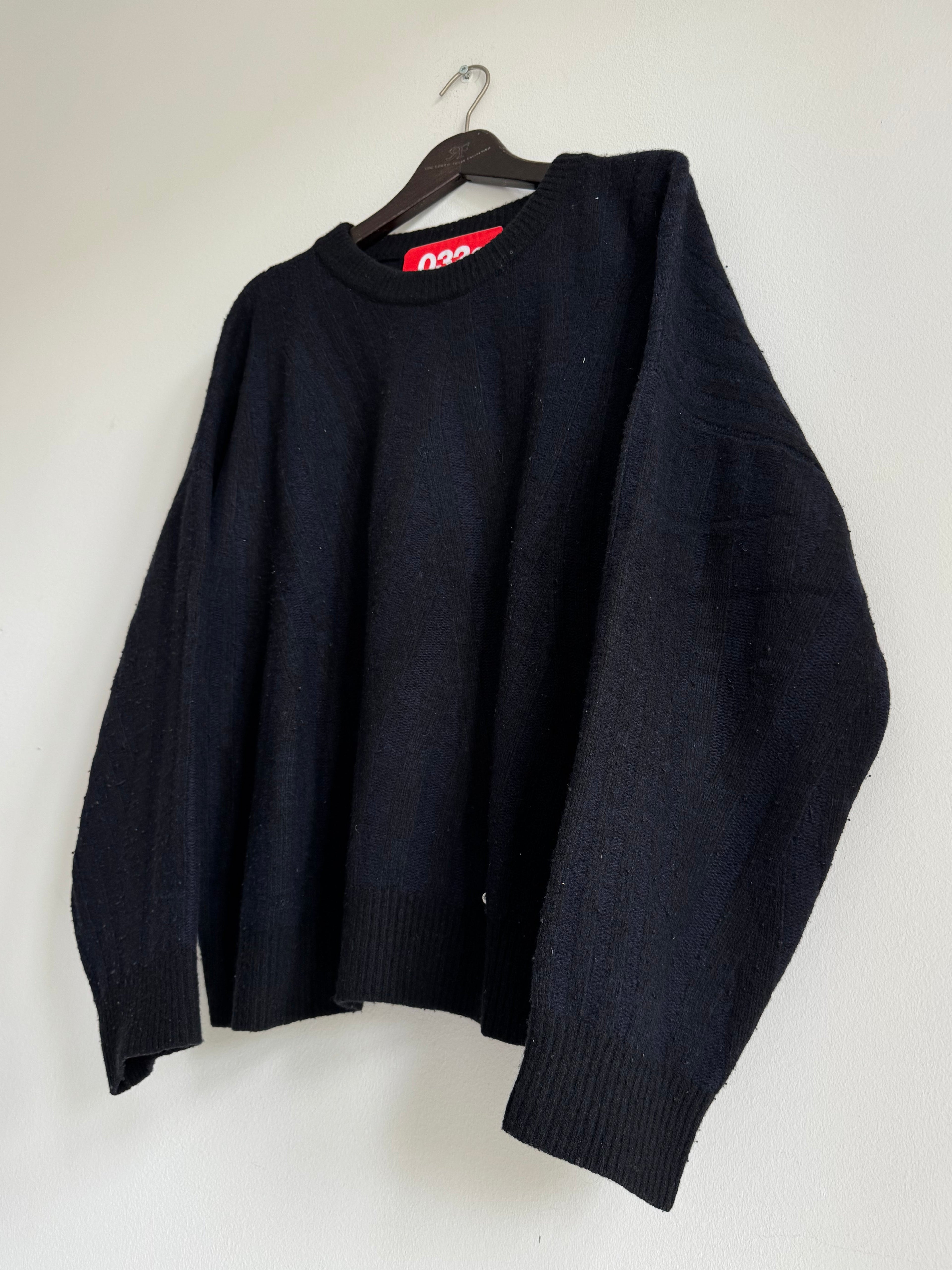 032C CREWNECK KNIT SWEATER