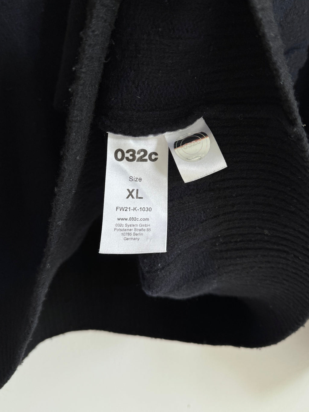 032C CREWNECK KNIT SWEATER