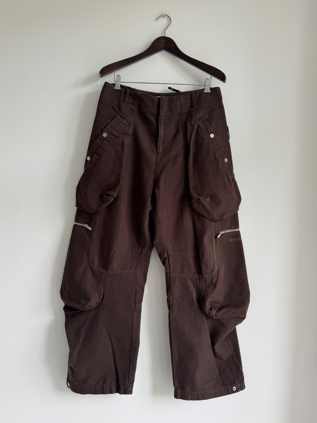 JACQUEMUS LE CARGO MARRONE PANTS
