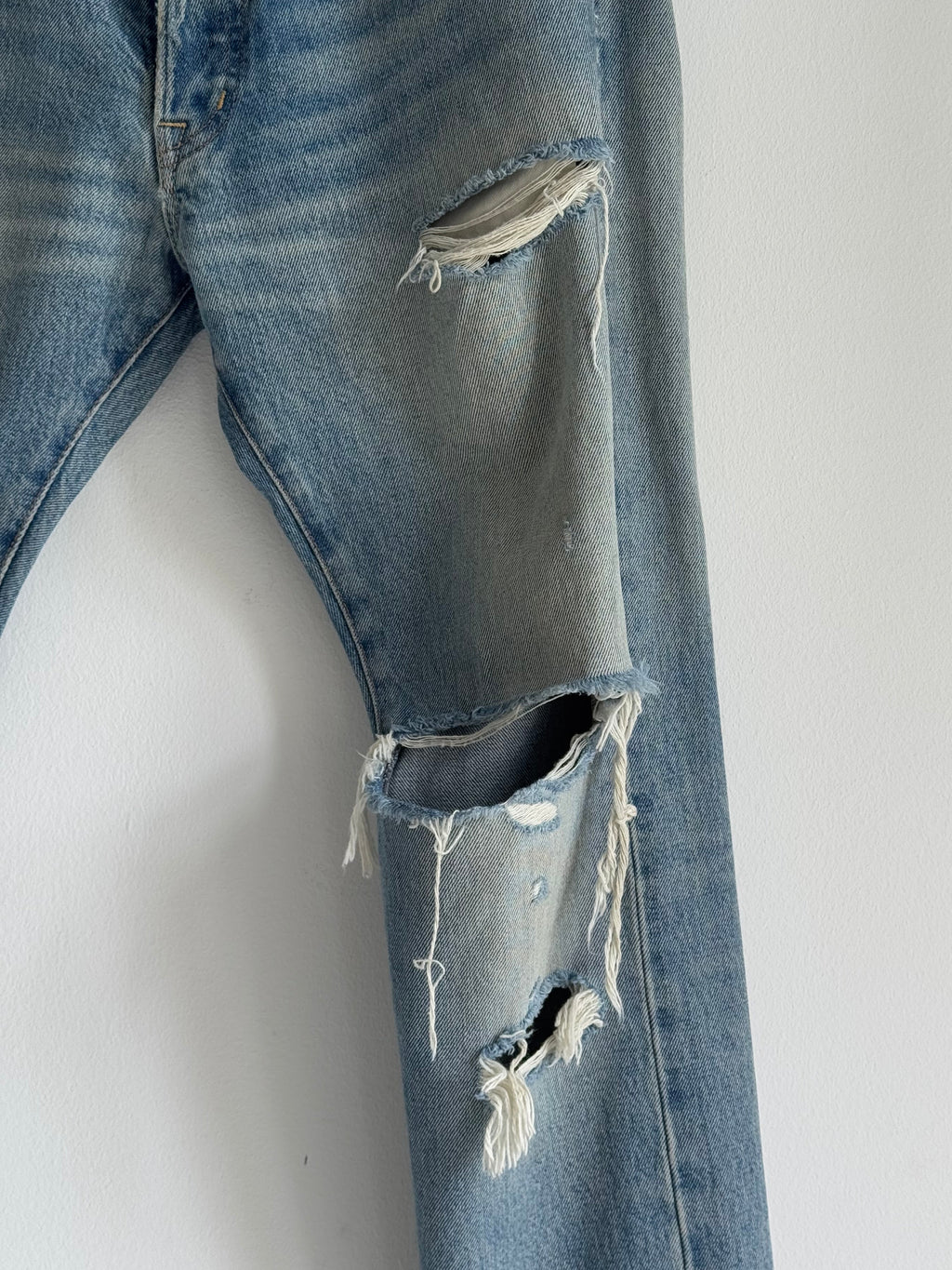 DENIM & SUPPLY RL DISTRESSED JEANS
